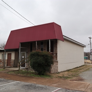 Commercial Building on Courthouse Square in Salem, AR - image 4