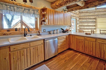 Ridgway Colorado Mountain Log Home for Sale - image 25