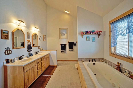 Ridgway Colorado Mountain Log Home for Sale - image 32