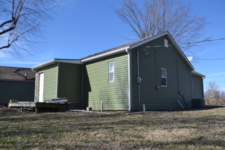 FOR SALE Commercial building, potential residence - image 5