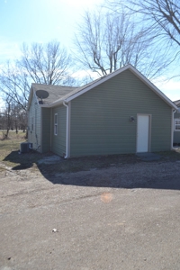 FOR SALE Commercial building, potential residence - image 2