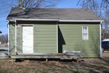 FOR SALE Commercial building, potential residence - image 6