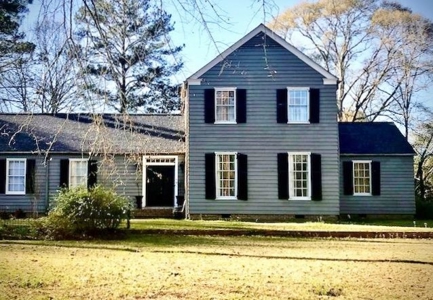 Remodeled 2 story Lakeside Colonial Home for Sale McComb MS - image 1