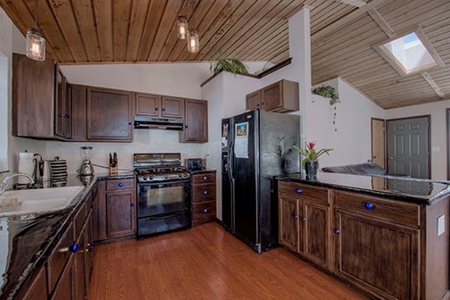 Mountain Modern Colorado home with fresh air and bright sun - image 3