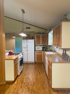 Home and land for sale Southeast Oklahoma - image 23