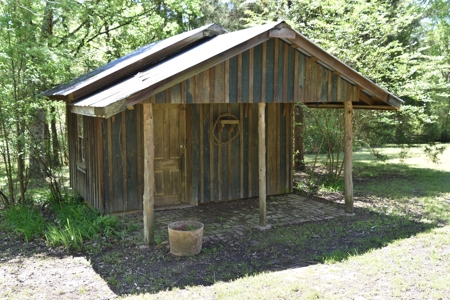 Henderson Co TN Log & Wood home, Barn, Ponds, School & Acres - image 44