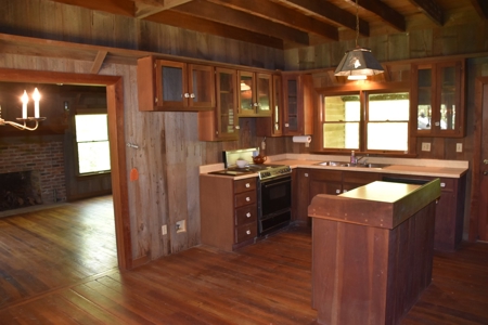Henderson Co TN Log & Wood home, Barn, Ponds, School & Acres - image 17
