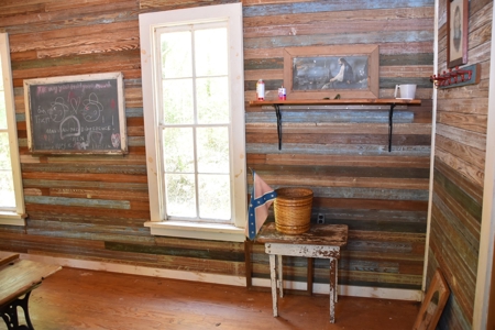 Henderson Co TN Log & Wood home, Barn, Ponds, School & Acres - image 11
