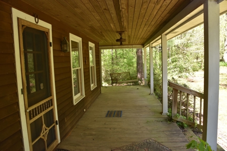 Henderson Co TN Log & Wood home, Barn, Ponds, School & Acres - image 7
