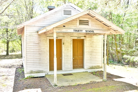 Henderson Co TN Log & Wood home, Barn, Ponds, School & Acres - image 12
