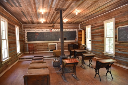 Henderson Co TN Log & Wood home, Barn, Ponds, School & Acres - image 8