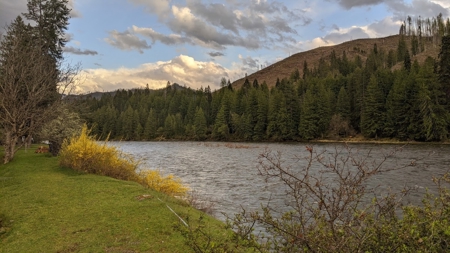 Escape to Your Own Riverside Paradise in North Central Idaho - image 4