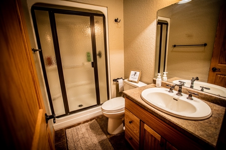 Beautiful Southern Iowa Lakefront Home - image 20