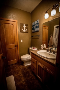 Beautiful Southern Iowa Lakefront Home - image 23