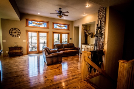 Beautiful Southern Iowa Lakefront Home - image 5