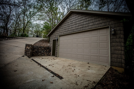 Beautiful Southern Iowa Lakefront Home - image 29