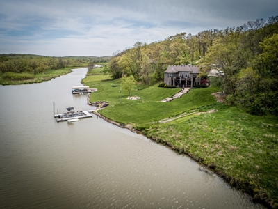 Beautiful Southern Iowa Lakefront Home - image 37