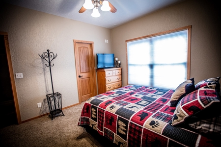 Beautiful Southern Iowa Lakefront Home - image 19