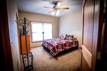 Beautiful Southern Iowa Lakefront Home - image 7