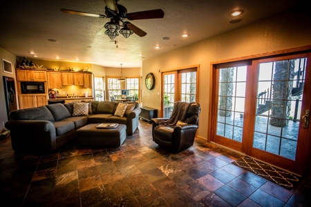 Beautiful Southern Iowa Lakefront Home - image 6