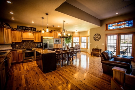 Beautiful Southern Iowa Lakefront Home - image 12