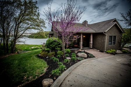 Beautiful Southern Iowa Lakefront Home - image 31
