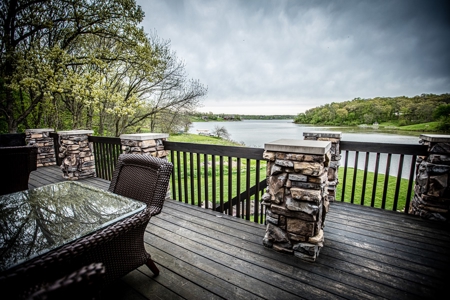 Beautiful Southern Iowa Lakefront Home - image 27