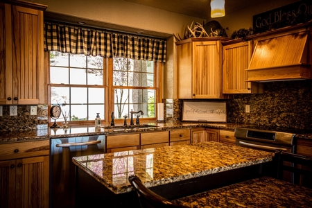 Beautiful Southern Iowa Lakefront Home - image 9
