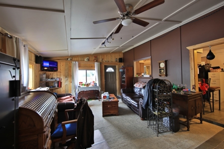 Turn Key Income Producing Liquor Store with Living Quarters - image 17