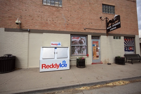 Turn Key Income Producing Liquor Store with Living Quarters - image 1