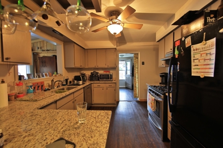 Turn Key Income Producing Liquor Store with Living Quarters - image 15