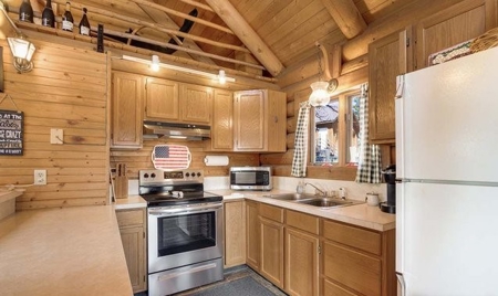 Quintessential Log Cabin - image 8