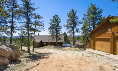 Quintessential Log Cabin - image 2