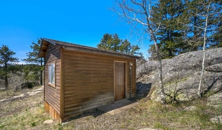 Quintessential Log Cabin - image 24