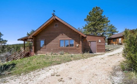 Quintessential Log Cabin - image 1