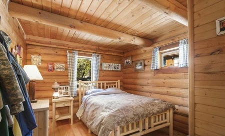 Quintessential Log Cabin - image 13