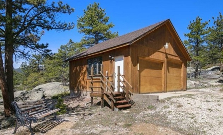 Quintessential Log Cabin - image 4
