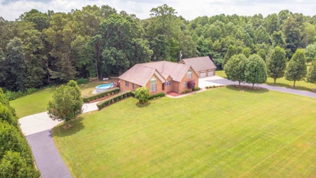 4000 Square Foot Brick Home On 3 Acres - image 3