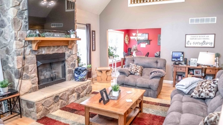 4000 Square Foot Brick Home On 3 Acres - image 19