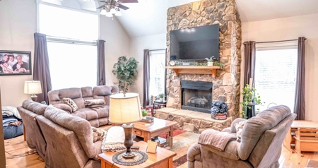 4000 Square Foot Brick Home On 3 Acres - image 18