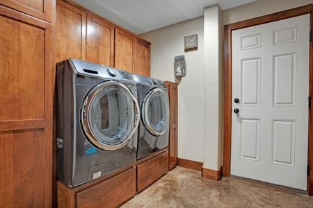 Large Country Home On Acreage With Multiple Shops - image 39