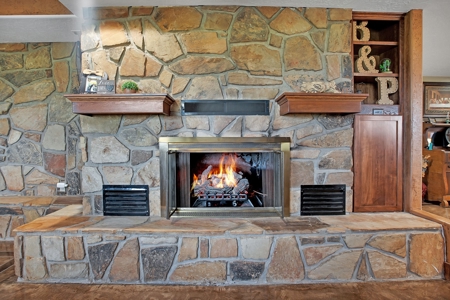 Large Country Home On Acreage With Multiple Shops - image 16