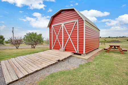 Large Country Home On Acreage With Multiple Shops - image 43