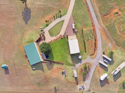 Large Country Home On Acreage With Multiple Shops - image 4