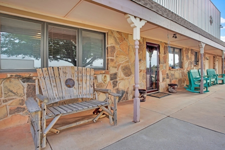 Large Country Home On Acreage With Multiple Shops - image 12