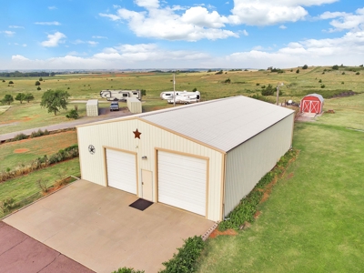 Large Country Home On Acreage With Multiple Shops - image 8