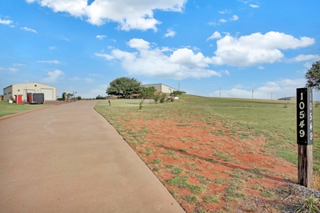Large Country Home On Acreage With Multiple Shops - image 13