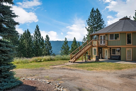 North Idaho Dream Home On Nearly 11 Acres In Cougar Gulch - image 3