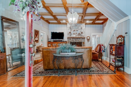 Country Estate with Acreage for Sale in Columbia, Tennessee - image 9
