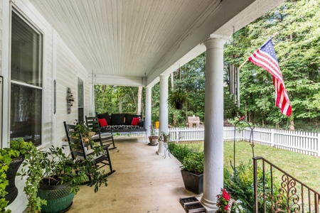 Country Estate with Acreage for Sale in Columbia, Tennessee - image 6